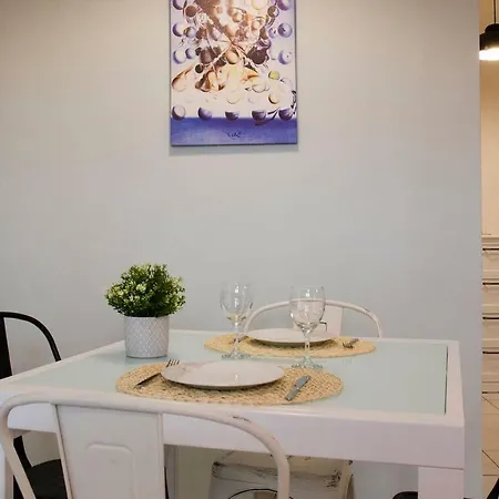 Altido Cosy Flat For 4 With Parking, Nearby Olmo *