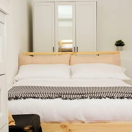 Altido Cosy Flat For 4 With Parking, Nearby Olmo Lake Como