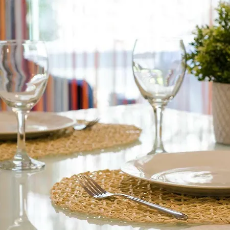 Altido Cosy Flat For 4 With Parking, Nearby Olmo