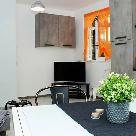 Altido Cosy Flat For 4 With Parking, Nearby Olmo Apartment Lake Como