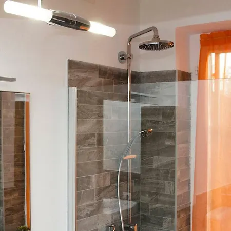 Altido Cosy Flat For 4 With Parking, Nearby Olmo Lake Como